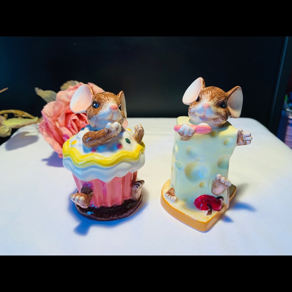 Ceramic Mice w/ Cheese & Cupcake S & P Shakers